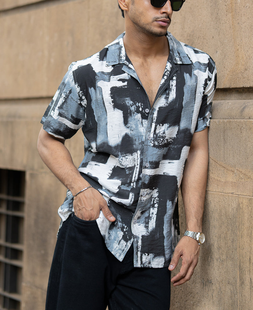 Grey Lightweight Printed Regular Fit Half Sleeves Shirt.