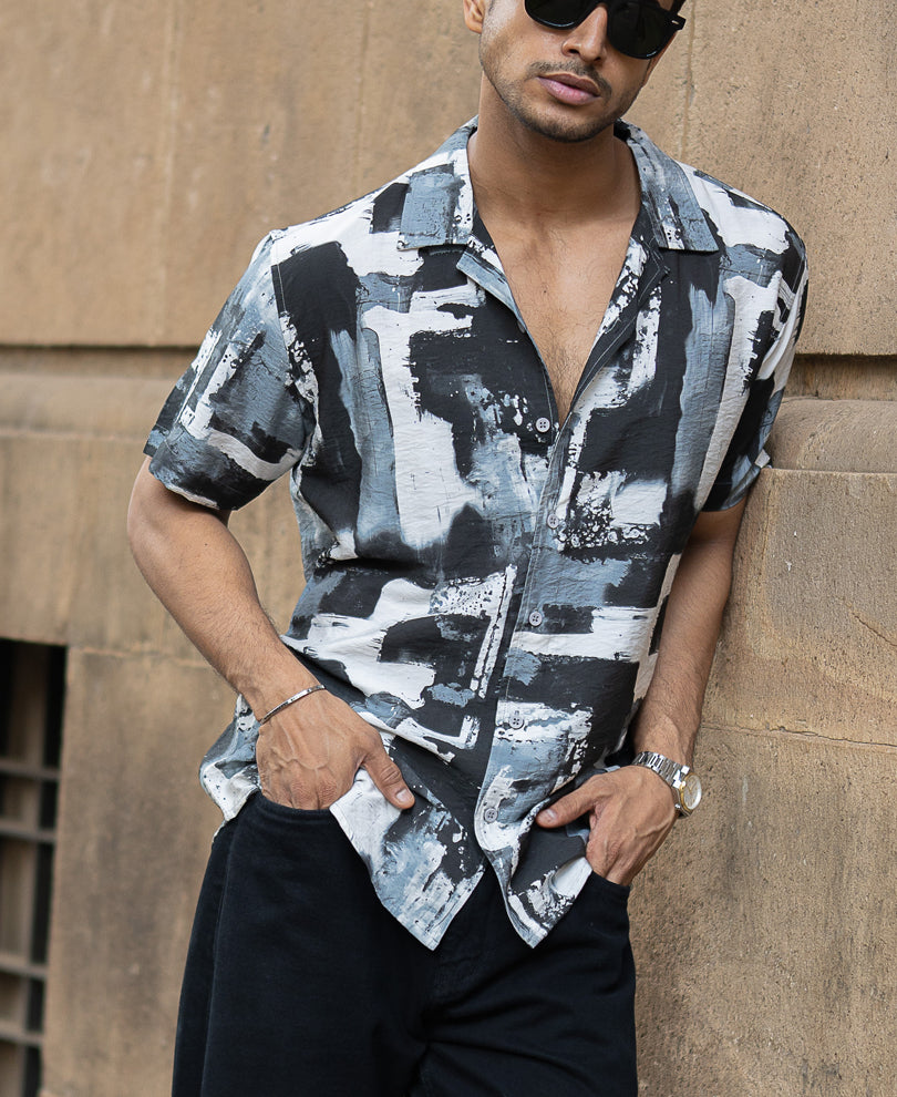 Grey Lightweight Printed Regular Fit Half Sleeves Shirt.