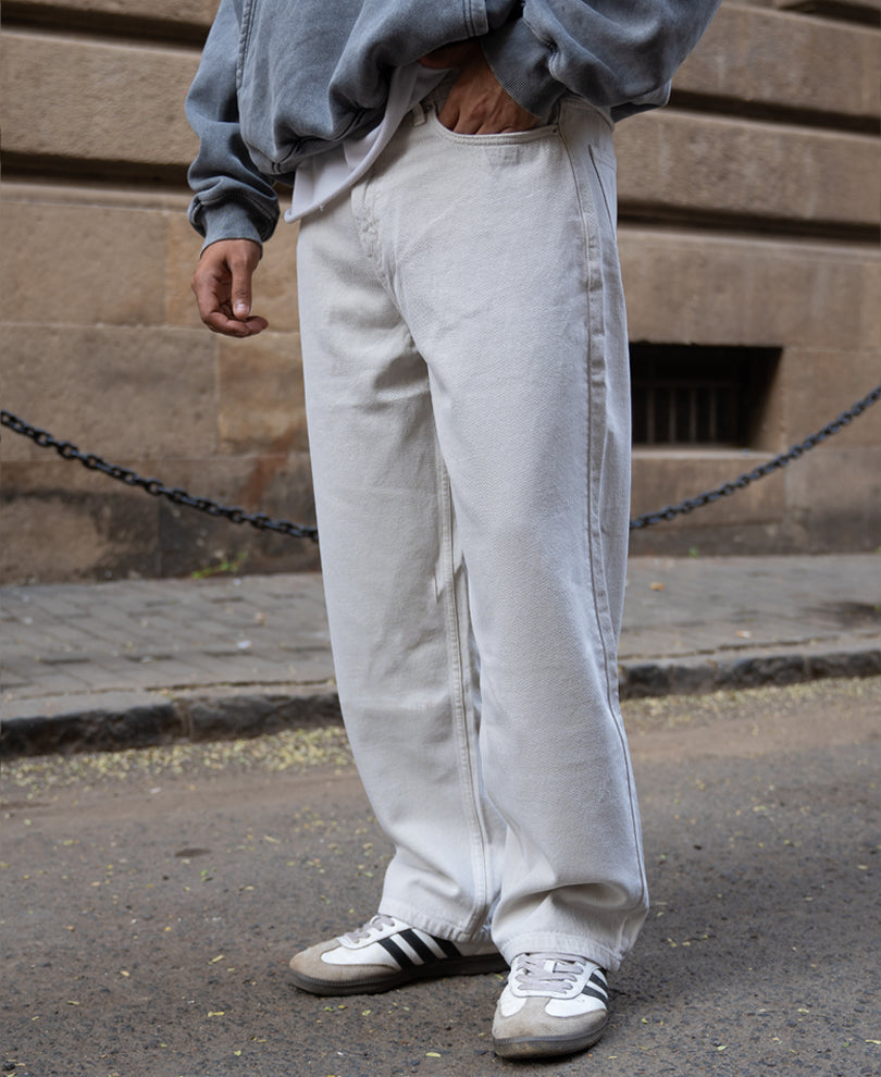 Cream Baggy Jeans.
