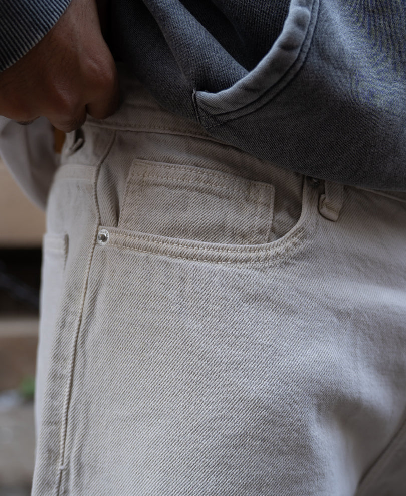 Cream Baggy Jeans.