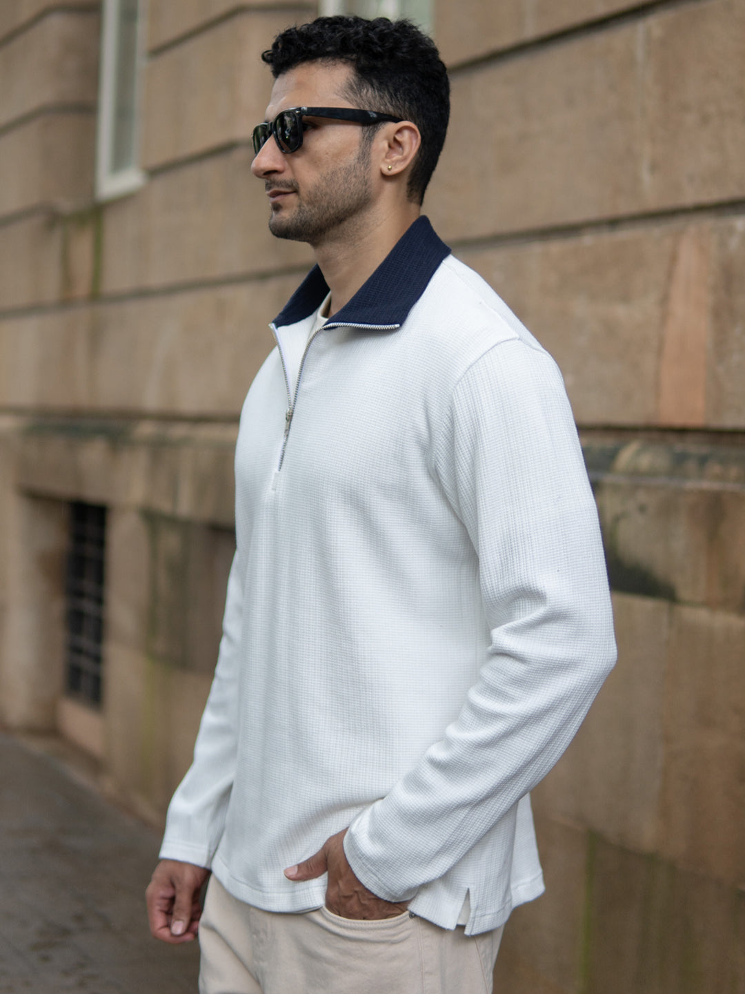 Off White Contrast Collar Zipper T-Shirt