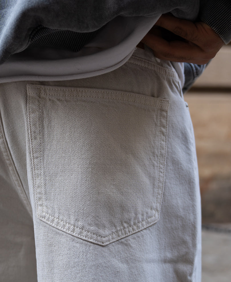 Cream Baggy Jeans.